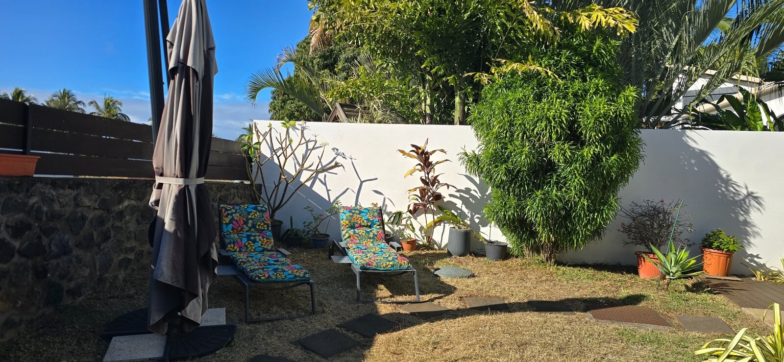 Coin détente dans le jardin